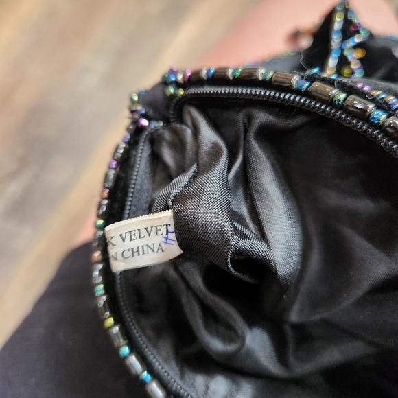 BEAUTIFUL BOHO SILK VELVET BEADED & FEATHERS CROSSBODY PURSE - Picture 4 of 13